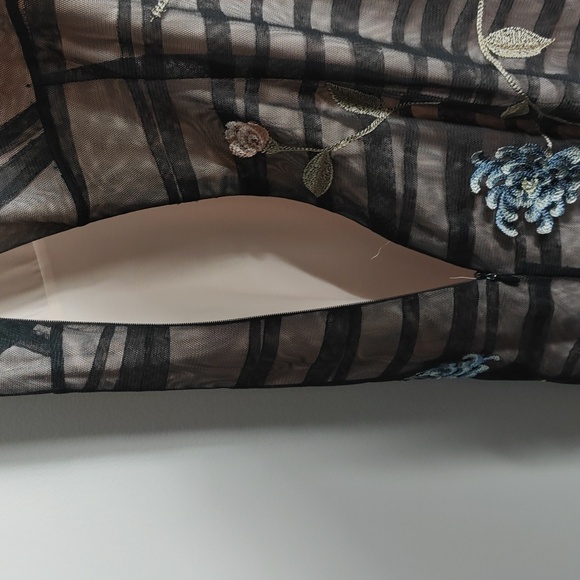 BCBGMAXAZRIA Elegant Floral Embroidered With Mesh Overlay Dress Size 8 - Picture 15 of 16